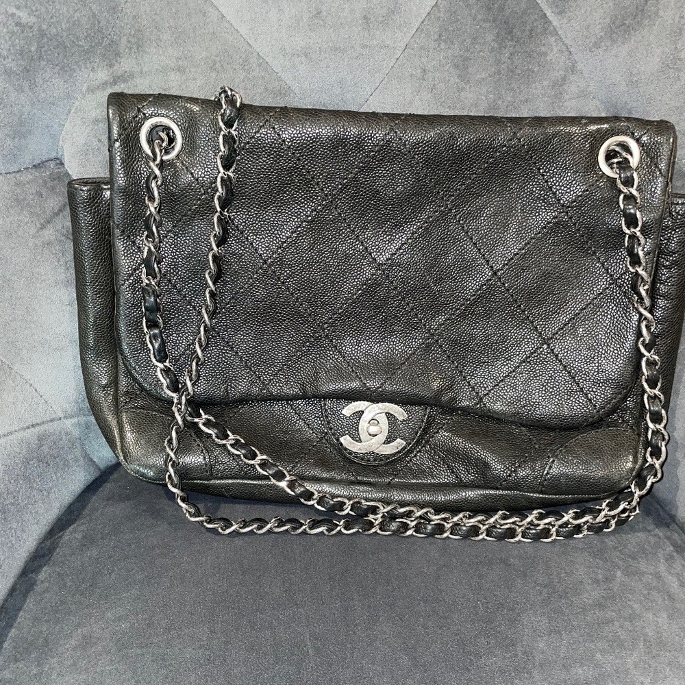 Vintage Black Chanel caviar medium bag